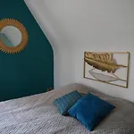 Le Manoir De *