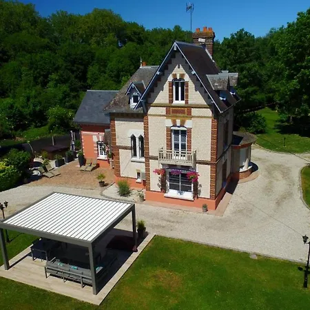 Le Manoir De *