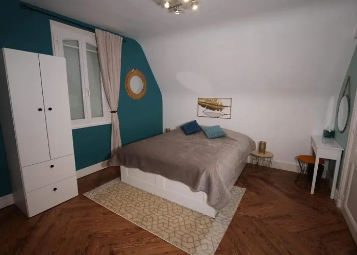 Le Manoir De Homestay *